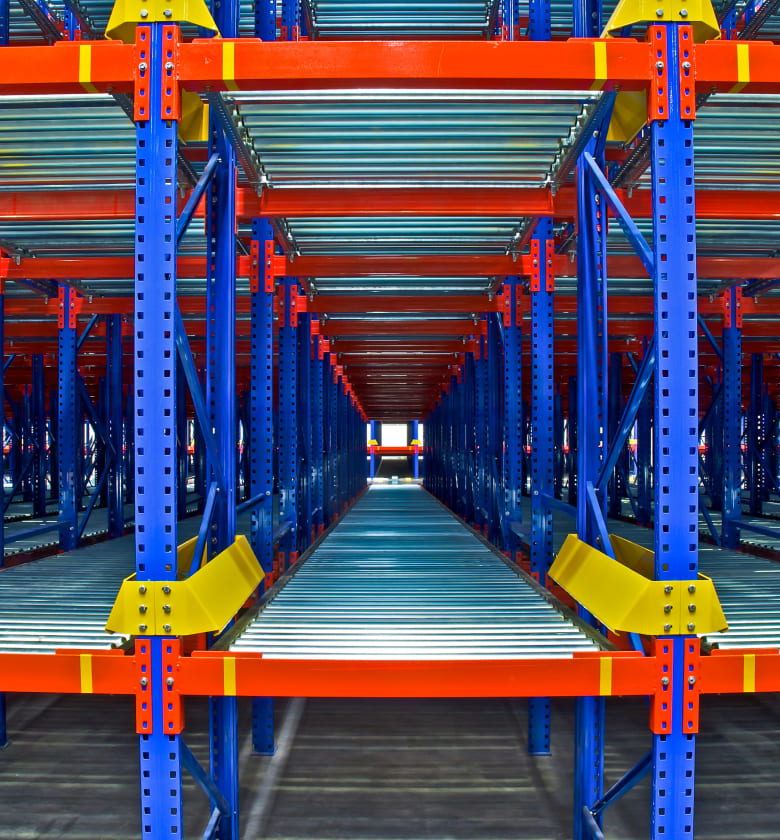 Push-back pallet racking for storing medium turnover products