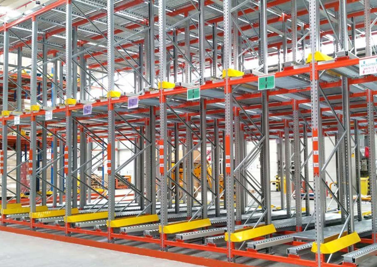 Push-back pallet racking for storing medium turnover products
